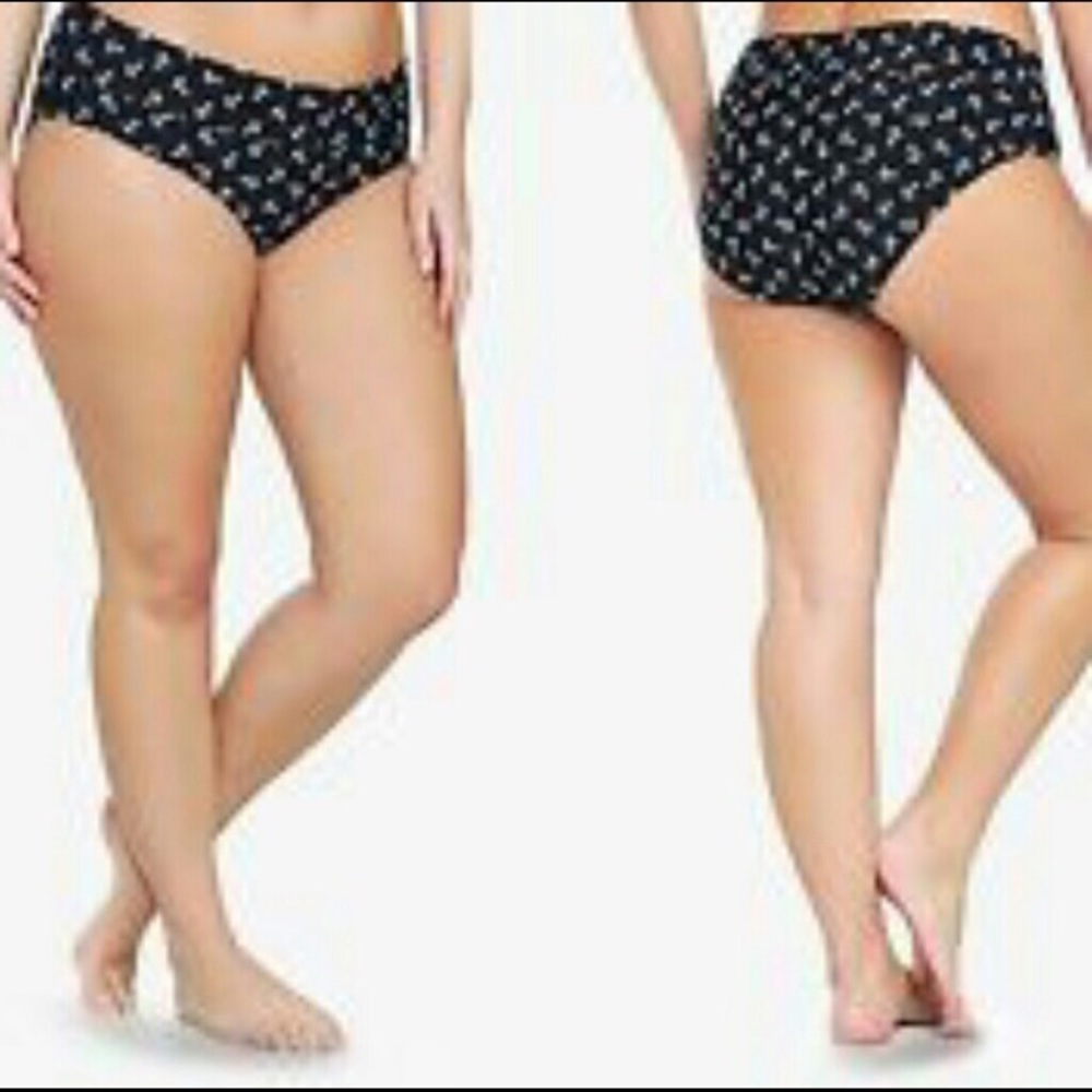 Size 4 NO TAG Anchor print bikini bottoms… only tried on never worn or washed